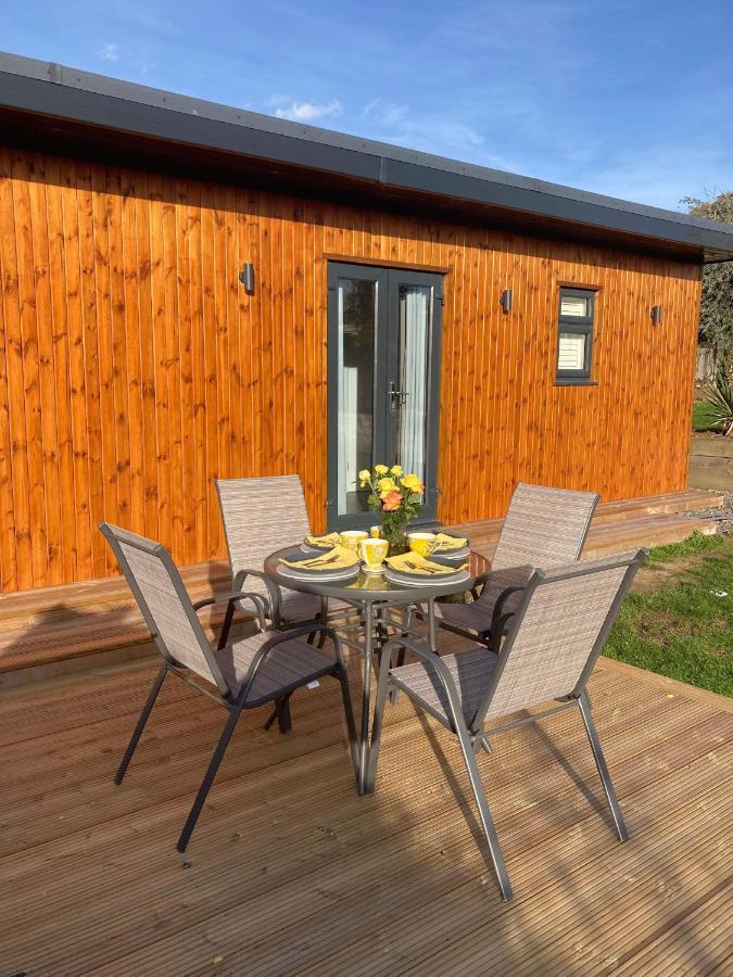 Me Old Abode Entire Garden Cabin Near The Sea Herne Bay Exterior photo